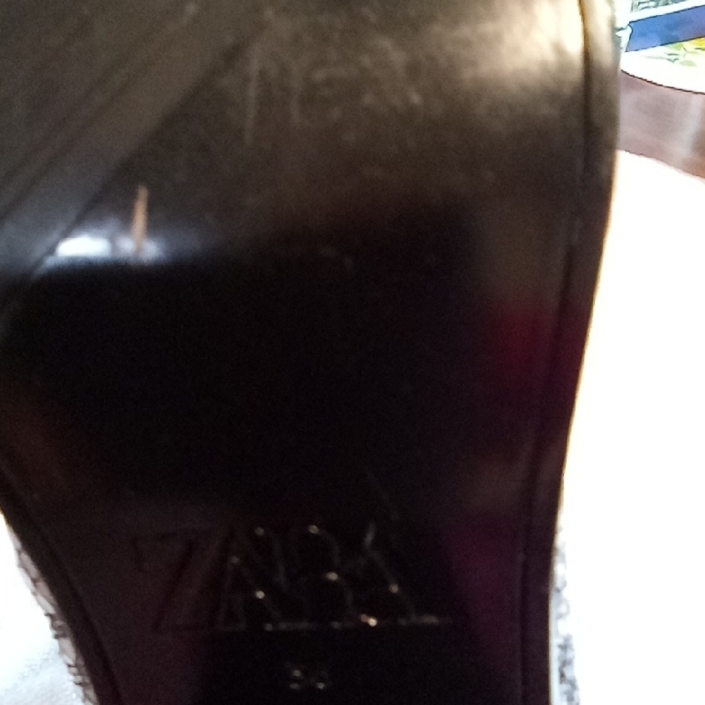 Zara Black Ankle Boots with Sleek Pointed Toe - Picture 8 of 8